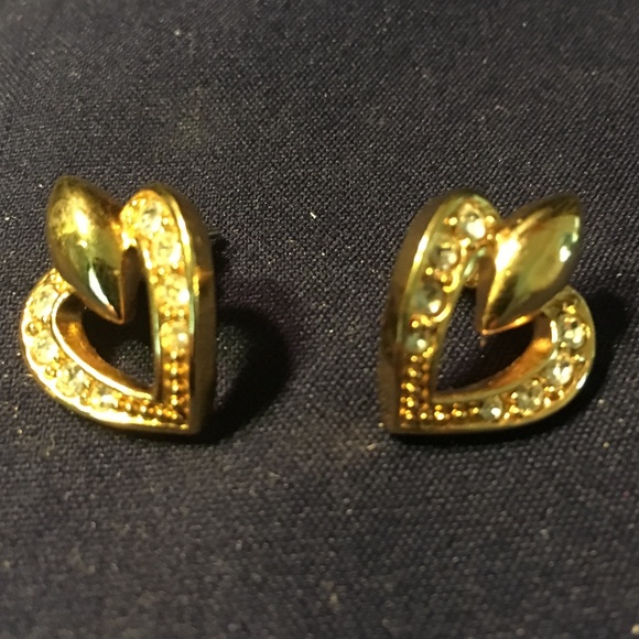 Vintage Avon Gold Heart Shaped Earrings - Picture 2 of 2